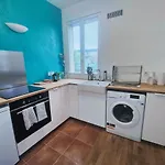 Studio Lumineux Avec Vue Sur Le Canal