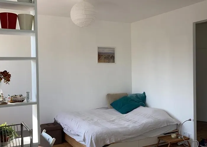 Studio Lumineux Avec Vue Sur Le Canal